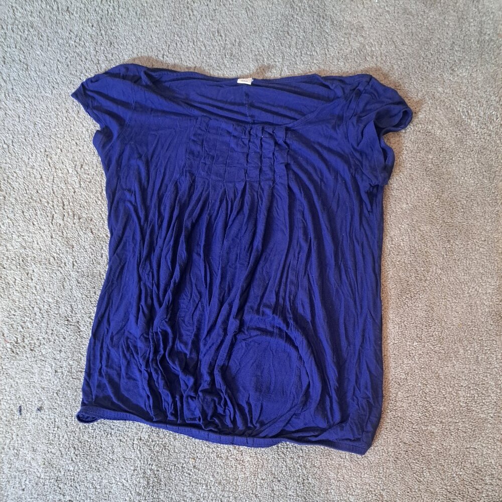 Old Navy Maternity T-Shirt